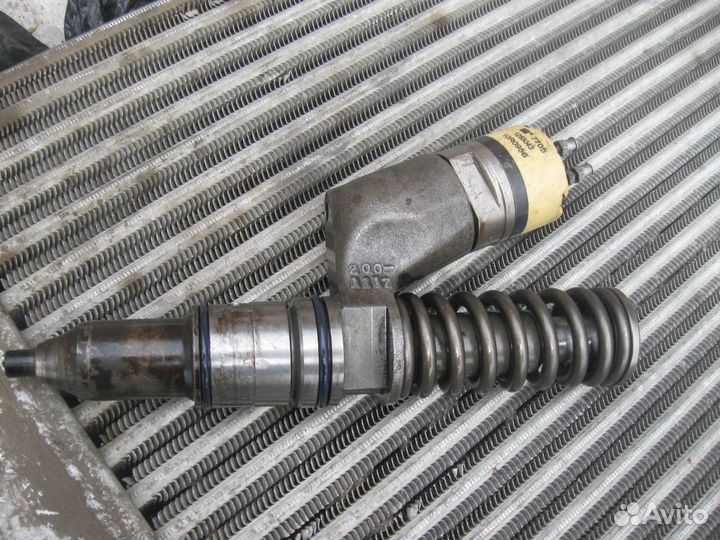 Насос форсунки на двигатель Катерпиллер кат 15