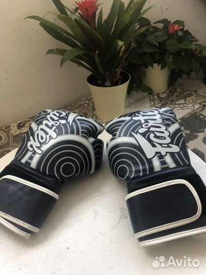 Боксерские перчатки 16 oz fairtex