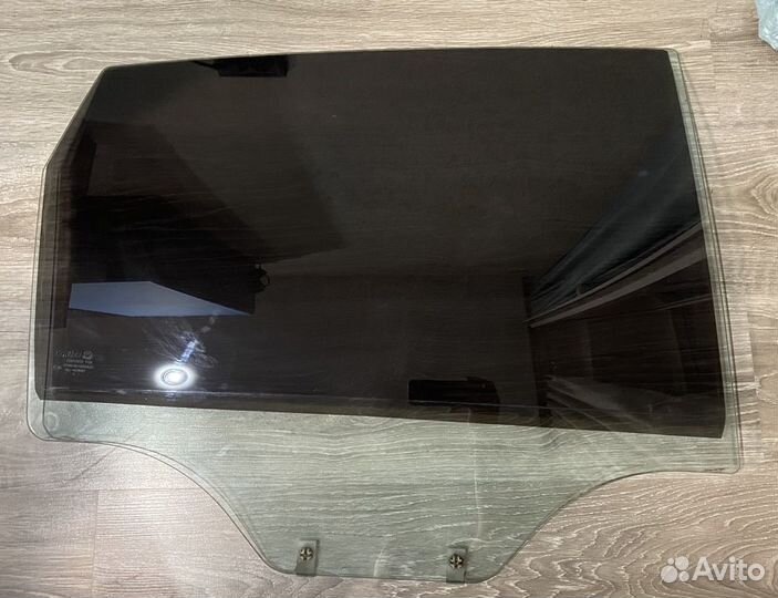 Боковое стекло Шевроле Каптива задней правой двери