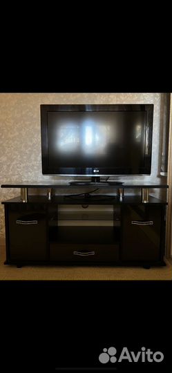 Телевизор и тумба