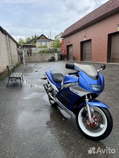 Suzuki RF400