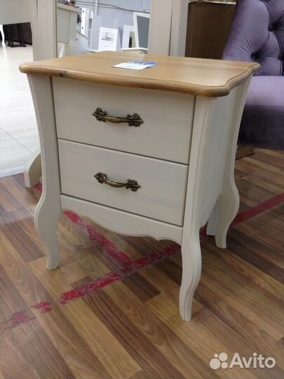 Тумба прикроватная из массива