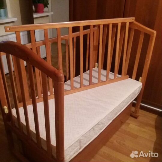 Детская кровать-маятник