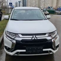 Mitsubishi Outlander 2.0 CVT, 2022, 1 374 км, с пробегом, цена 2 100 000 руб.