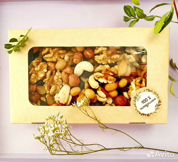 Подарочный набор орехов и сухофруктов