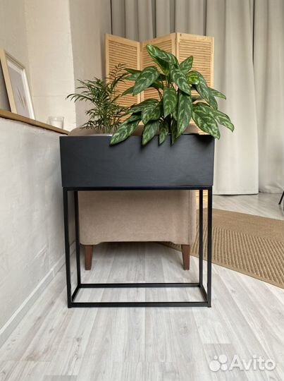 Подставка для цветов напольная. Кашпо