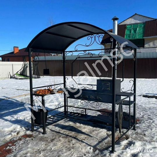 Мангал с крышей