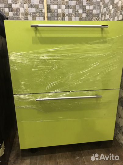 Новая мебель для кухни 4 предмета