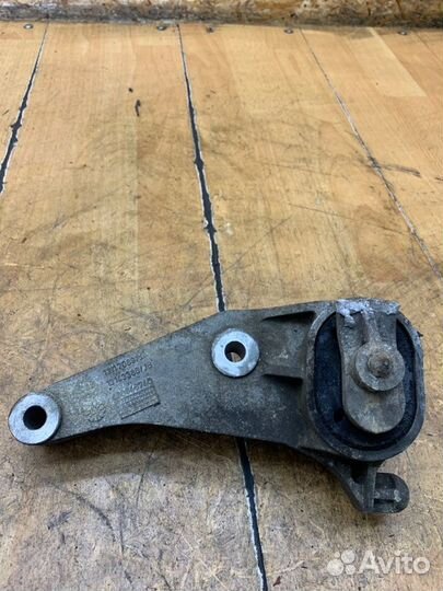 Кронштейн двигателя Skoda Fabia BZG 2008