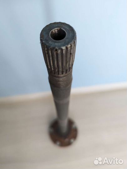 Полуось нива