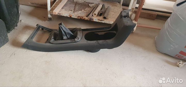 Подлокотник