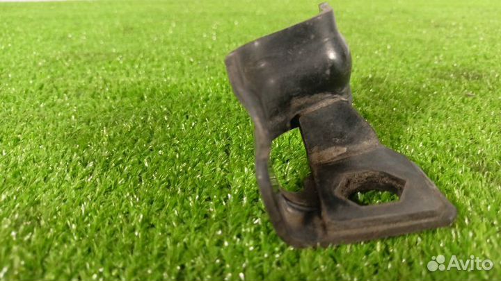 Кронштейн тормозного шланга задний правый Mazda 6