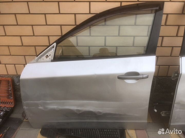 Subaru impreza дверь