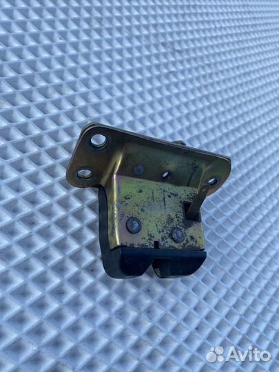 Замок крышки багажника mitsubishi carisma