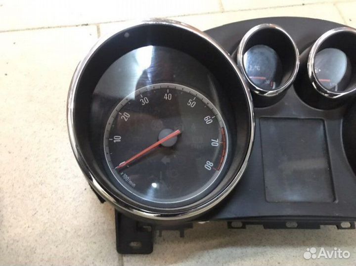 Щиток приборов Opel Astra 2009-2012