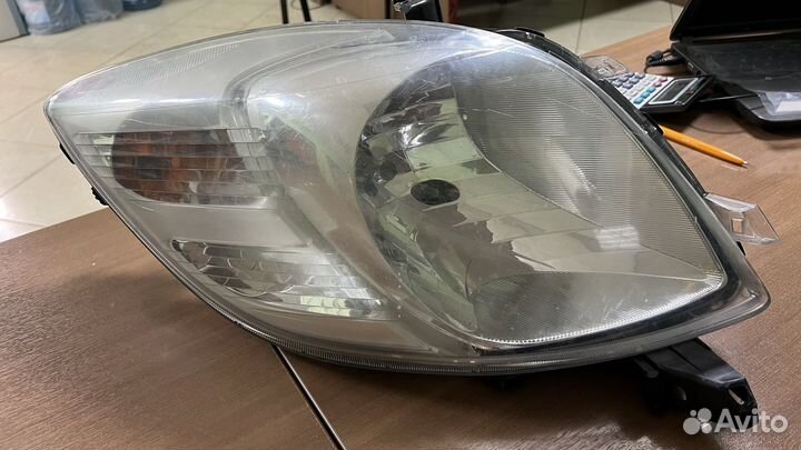 Фара toyota yaris