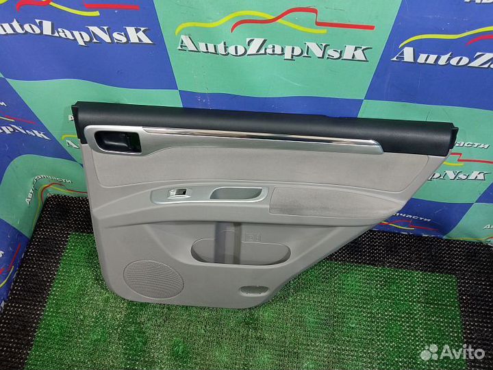 Обшивка двери задней правой Mitsubishi Pajero Spor