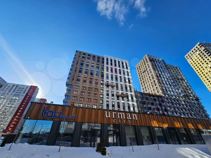 Сдаю угловое помещение с витражными окнами 134м2