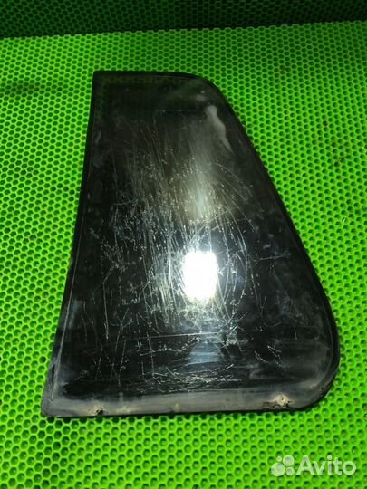 Стекло двери задней правой Volkswagen Golf Mk3