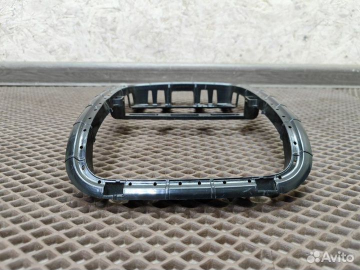 Кронштейн потолочного плафона передний Skoda