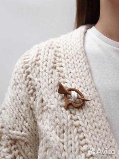 Брошки(дуб) бижутерия