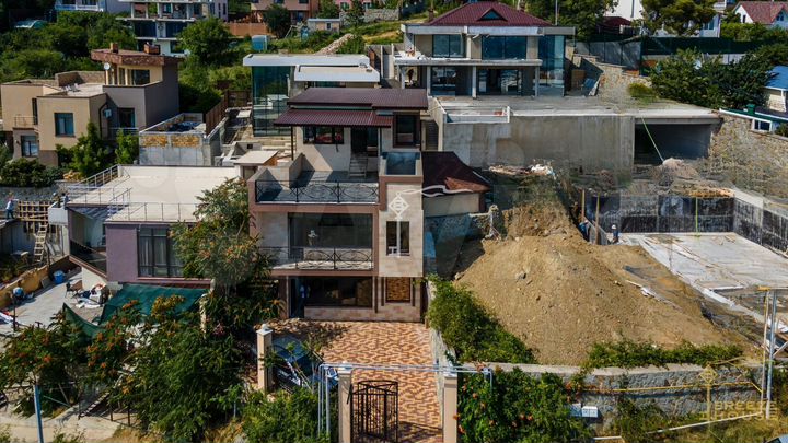 Дом 223 м² на участке 2,1 сот.