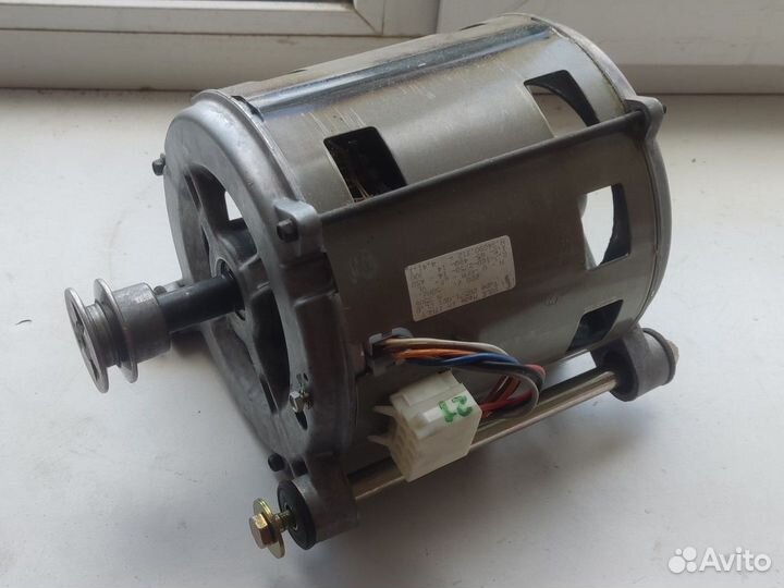 Двигататель стиральной машины Zanussi