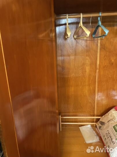 Шкаф антикварный для одежы