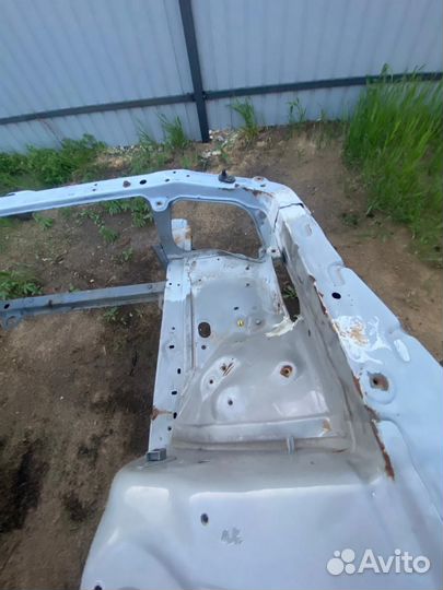 Передняя часть автомобиля toyota mark2 GX JZX90