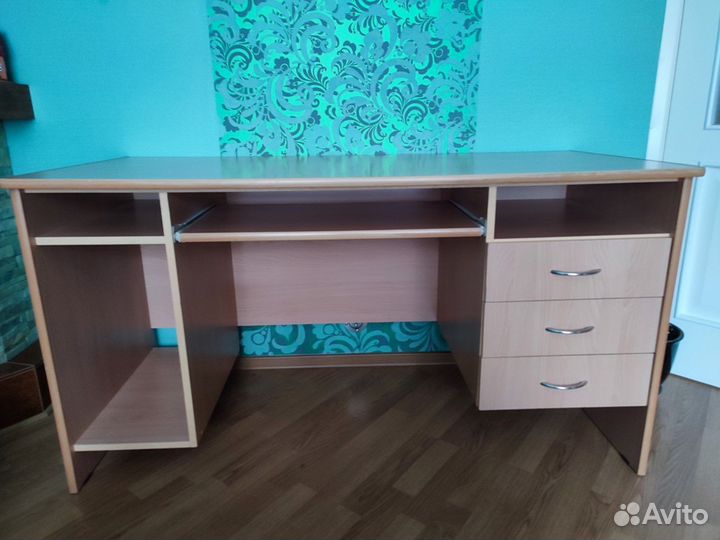 Письменный стол