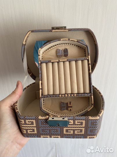 Шкатулка для украшений новая