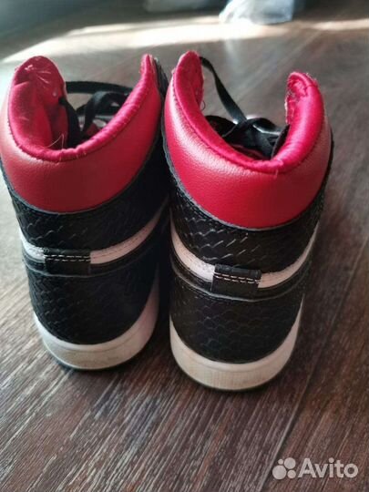 Кроссовки Nike подростковые