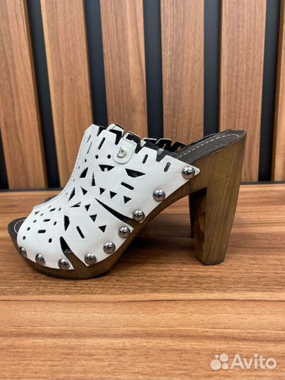 Босоножки женские