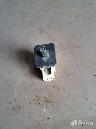 Концевик двери Mercedes W203 w211