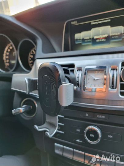 Беспроводная автомобильная зарядка baseus