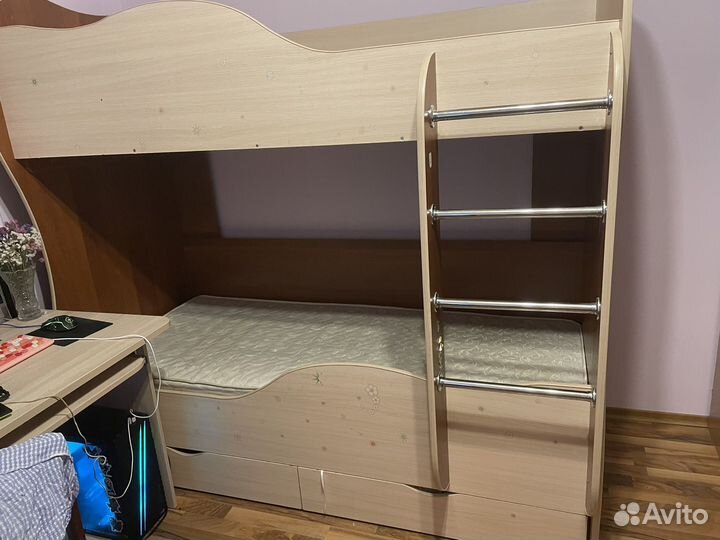 Двухъярусная кровать бу с матрасами