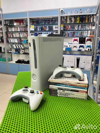 Xbox 360 Прошитый + 2 геймпада