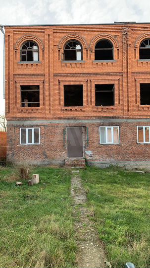 Дом 600 м² на участке 12 сот.