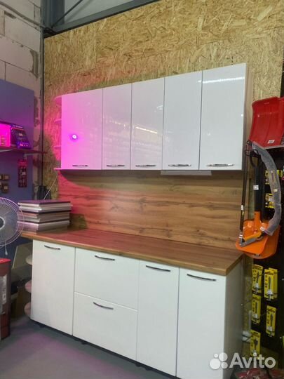 Кухонный гарнитур выставочный образец