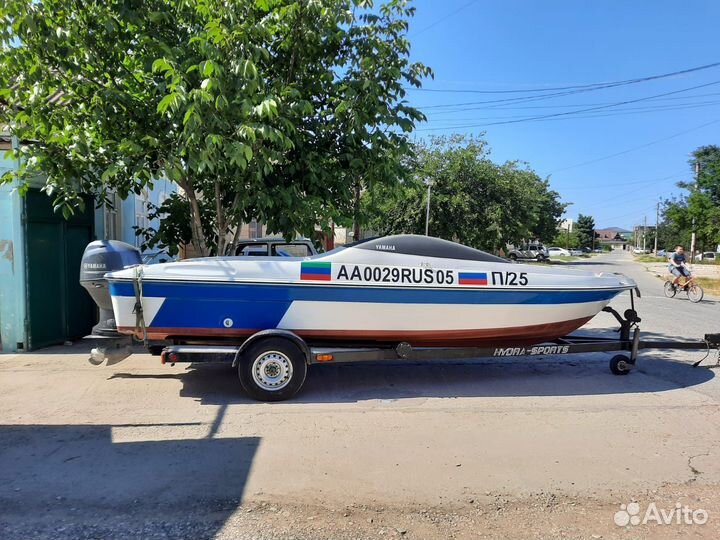 Прогулочный катер