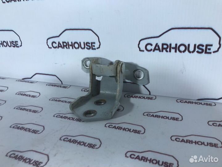 Петля двери передняя правая Mazda 6 GH 2.0 LF 2010