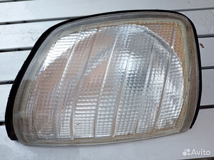 Фонарь передний правый Мерседес w124