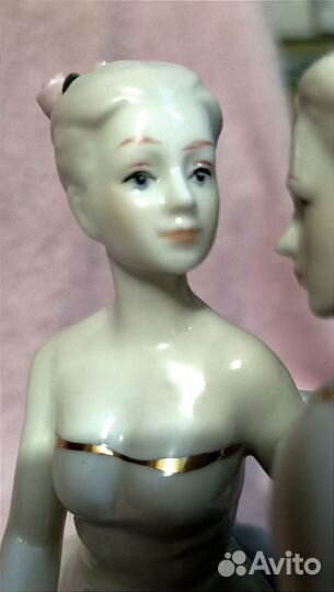 Фарфоровая статуэтка влюблённые