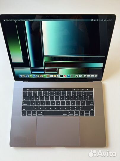 MacBook Pro 15” 2019 i7, 16GB - 512GB, AMD 555X