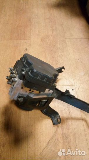 Блок ABS Subaru tribeka B9