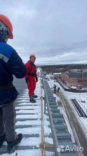 Чистка кровли от снега и наледи