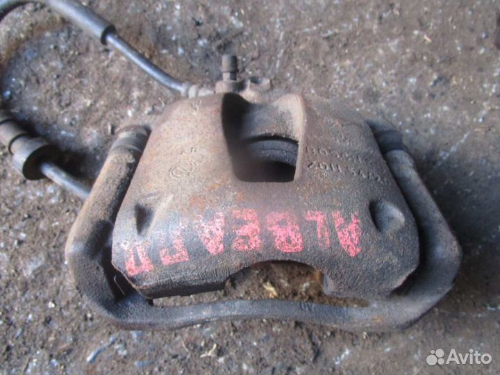 Суппорт передний правый Fiat Albea