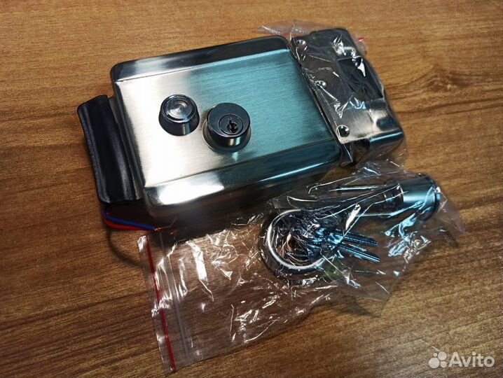 Комплект видеодомофона с замком и вызывной панелью