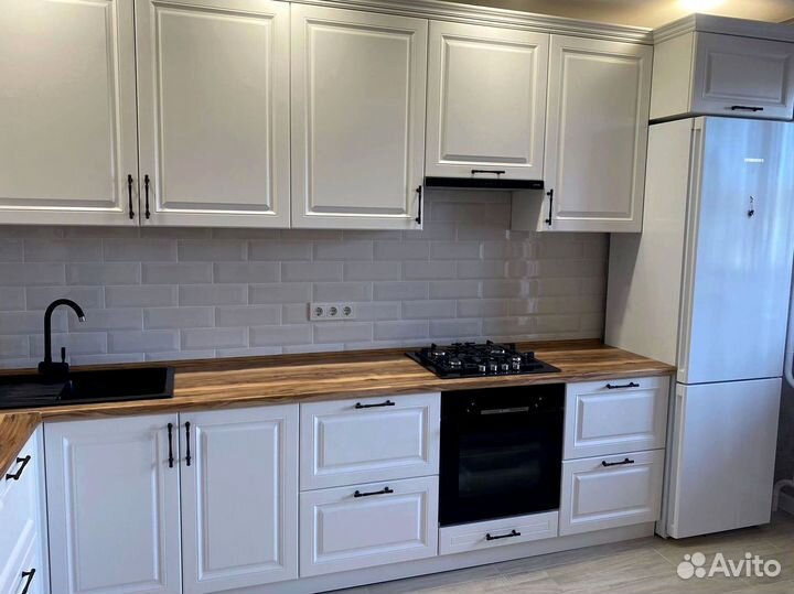 Угловой кухонный гарнитур классика