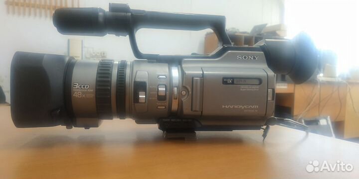 Видеокамера DCR-VX2100E